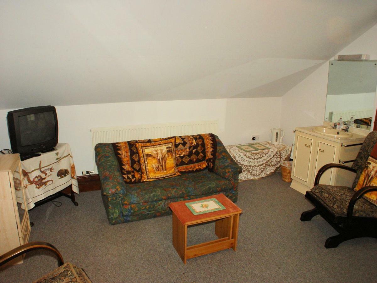Glencoed B&B Wrexham Bagian luar foto